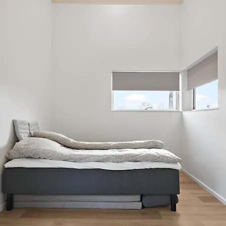 4 Bedroom Cozy In Holiday home