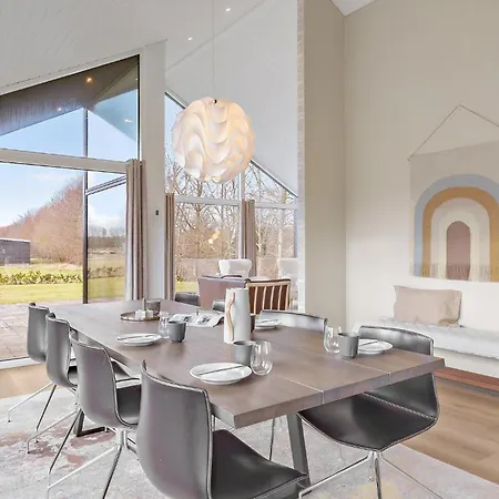 4 Bedroom Cozy In