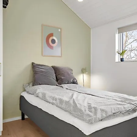 4 Bedroom Cozy In Holiday home *