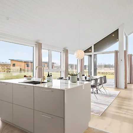 בית נופש 4 Bedroom Cozy In