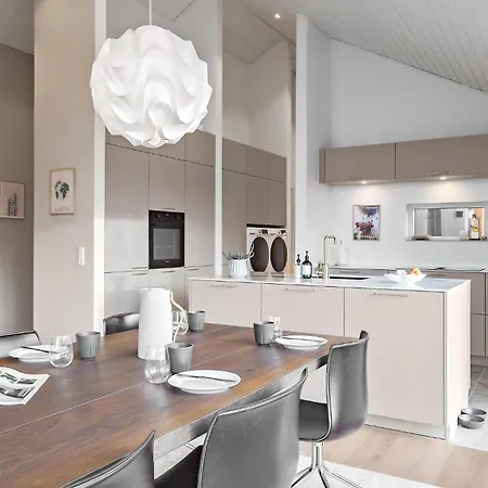 4 Bedroom Cozy In