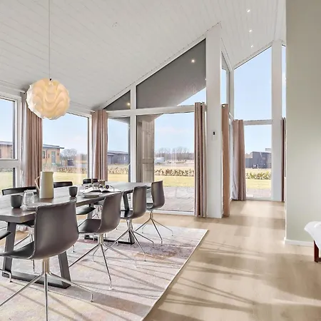 4 Bedroom Cozy In Semesterbostad Hadsund