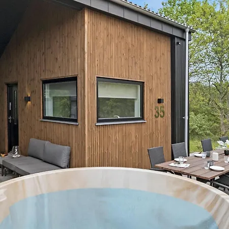 4 Bedroom Cozy In Holiday home Hadsund
