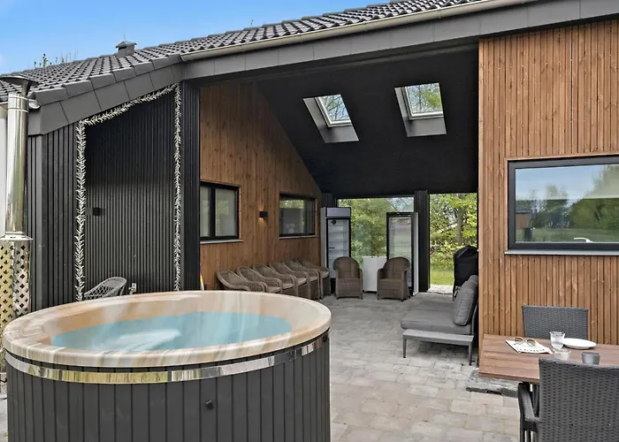 4 Bedroom Cozy In 別荘 Hadsund