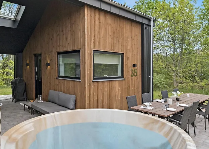 4 Bedroom Cozy In 別荘 Hadsund